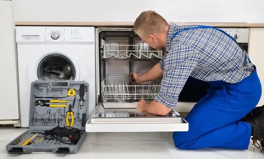 Cumayeri Maytag servisi teknisyen ekibi beyaz eşya tamiri yaparken